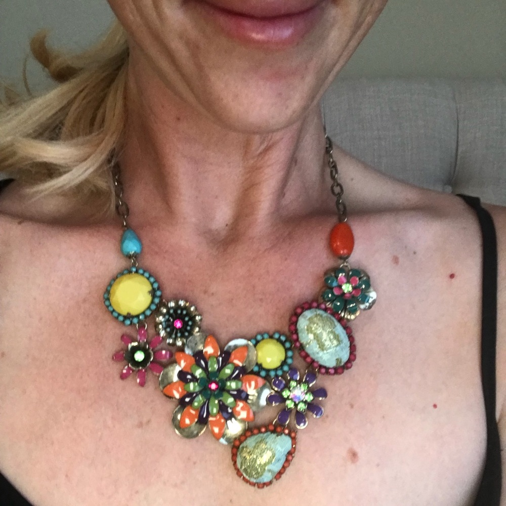 Beautiful Vintage/Antique floral looking necklace